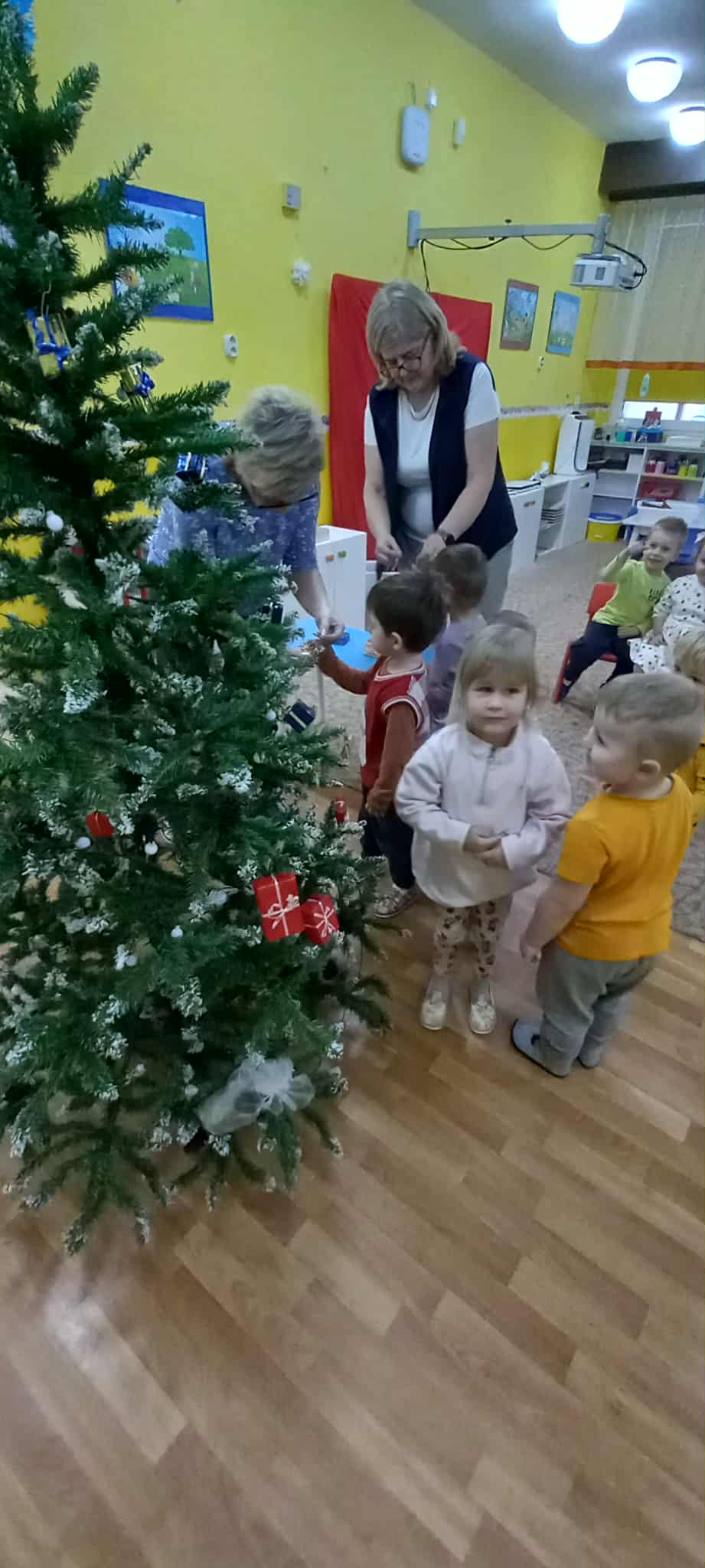 8a03fd5d-8374-40d3-8a94-1b11b1506b4b